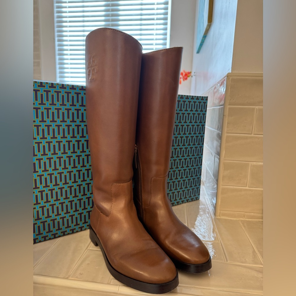 🍂🍁Authentic TORY BURCH Riding Leather Boots, size 8🍁🍂